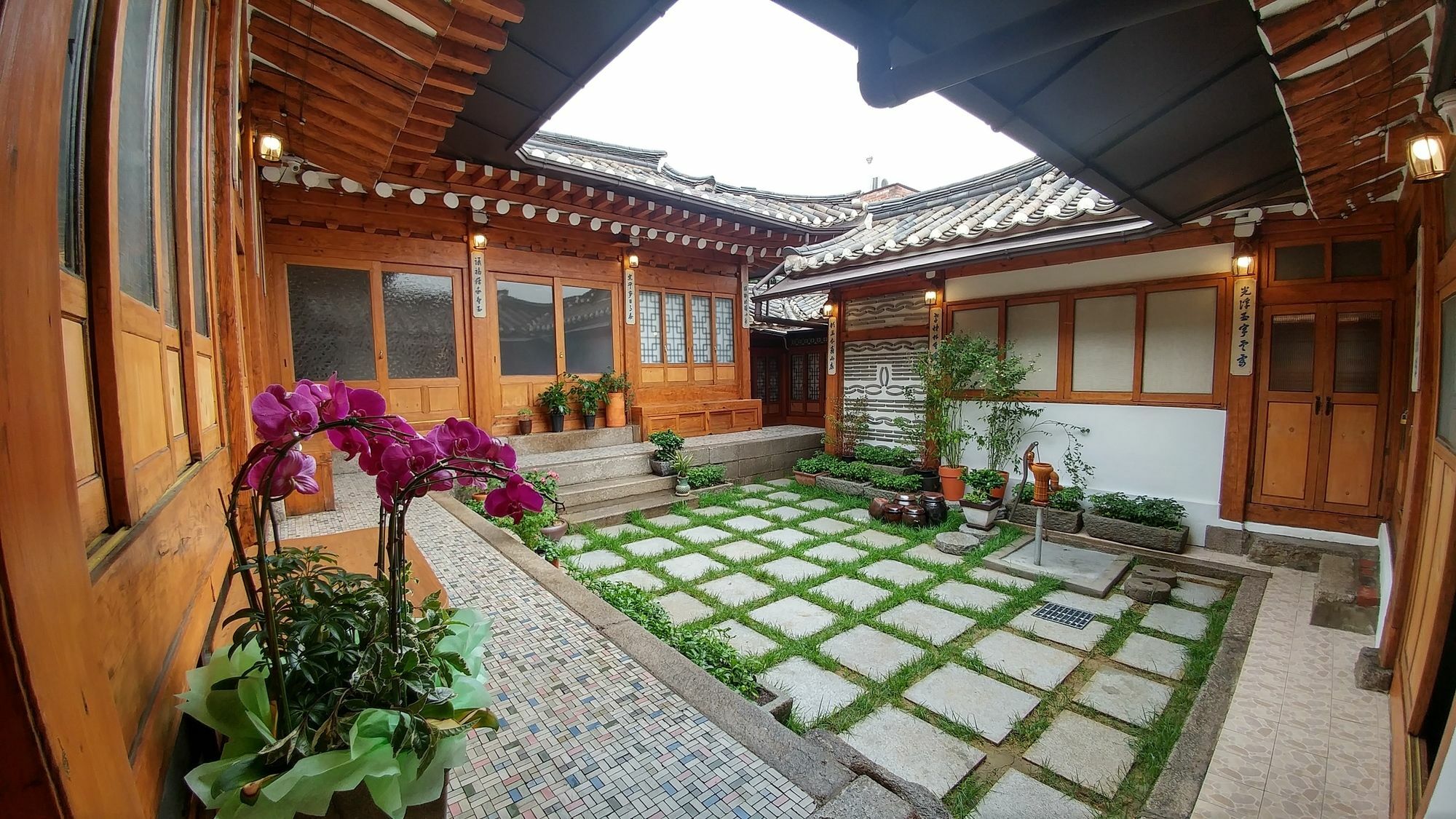 Bukchon Hyosunjae Guesthouse Seoul Exterior photo